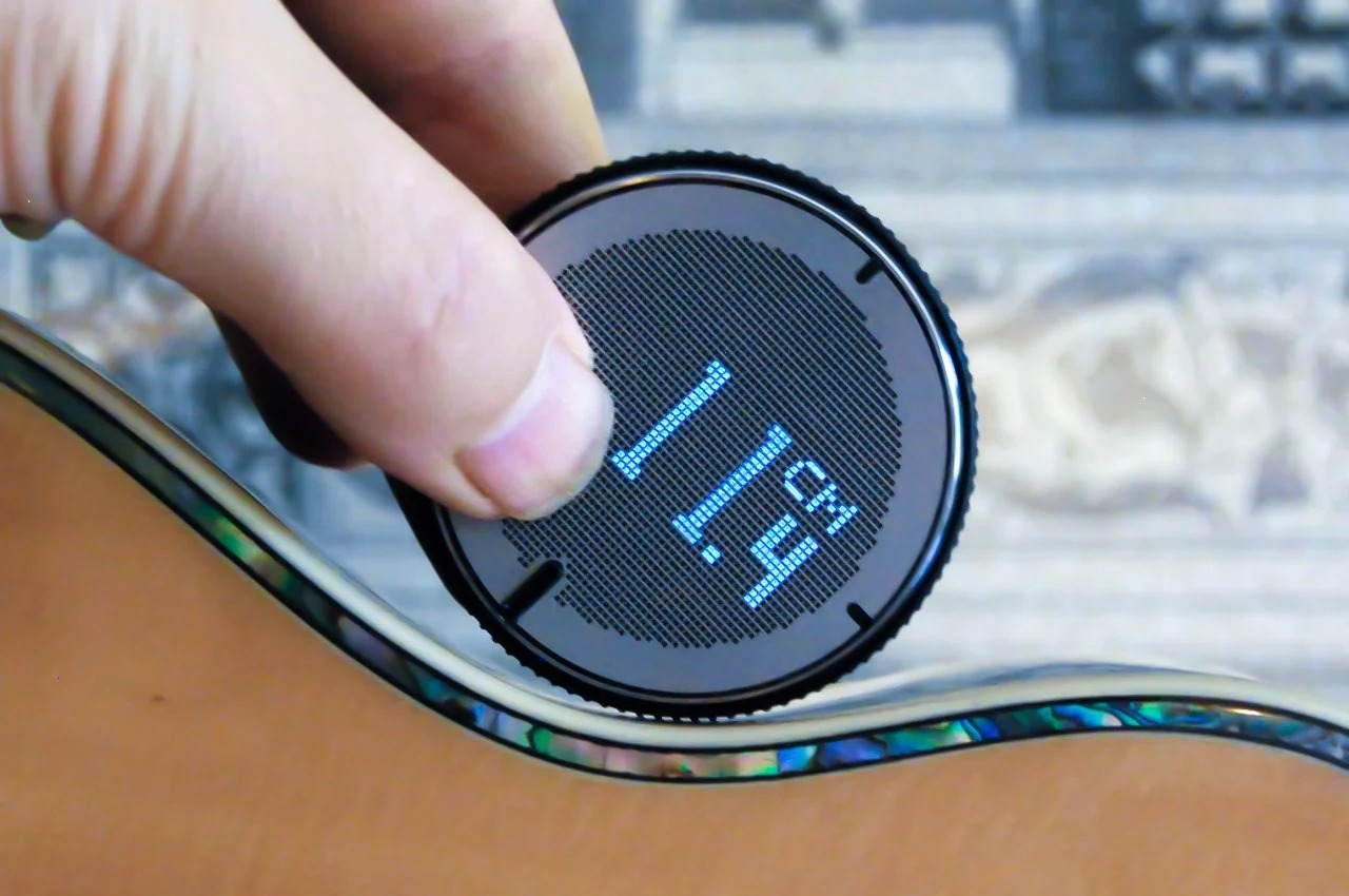 ROLLOVA V2. 0，OLED screen，product design，