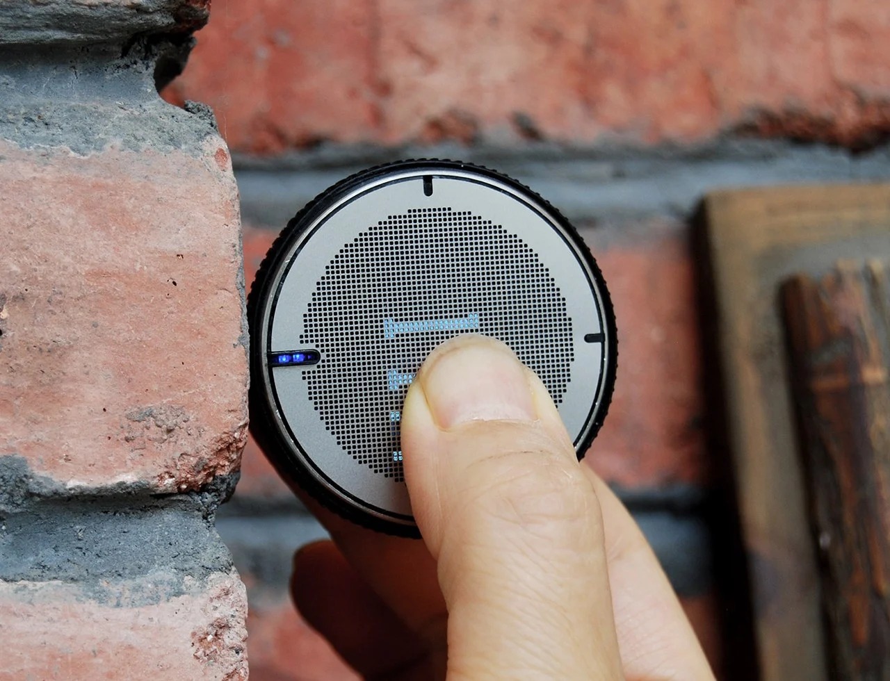 ROLLOVA V2. 0，OLED screen，product design，