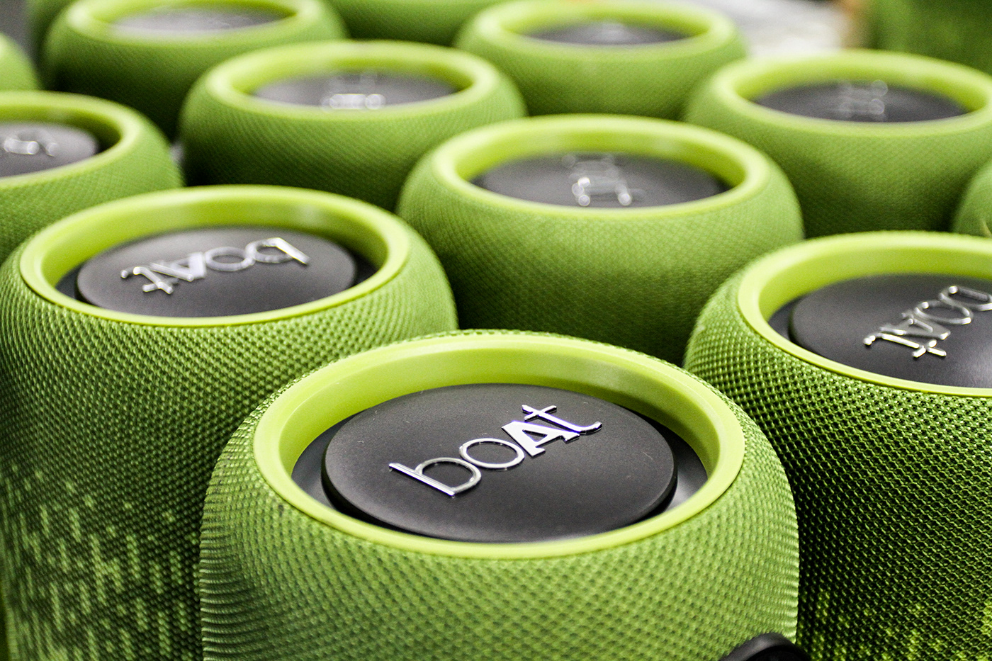 Young people in India，Portable loudspeaker，，boAt Stone 1200F，product design，cmf，duality，fashion，