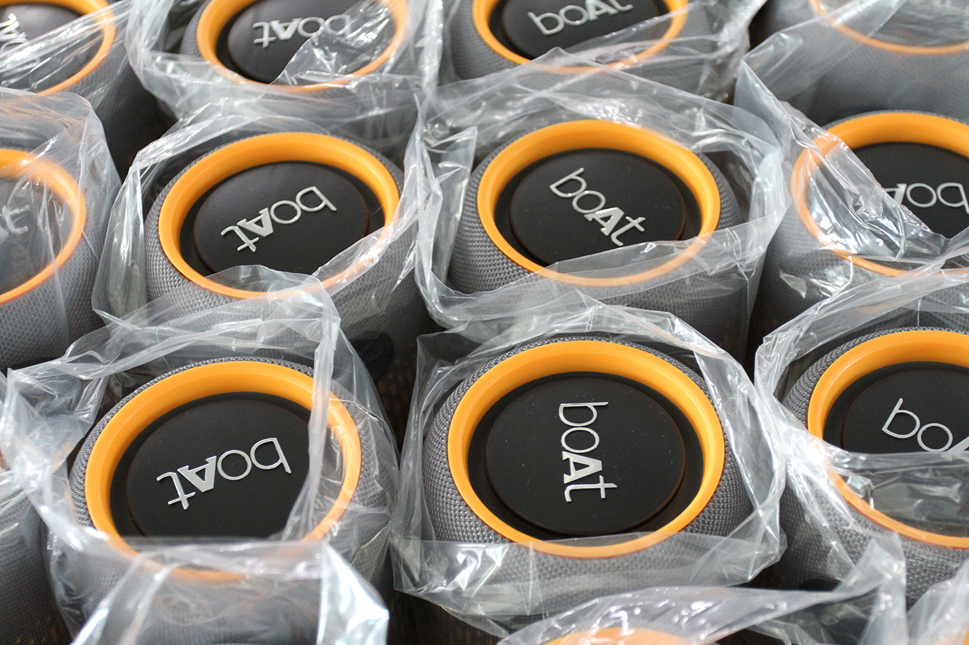 Young people in India，Portable loudspeaker，，boAt Stone 1200F，product design，cmf，duality，fashion，