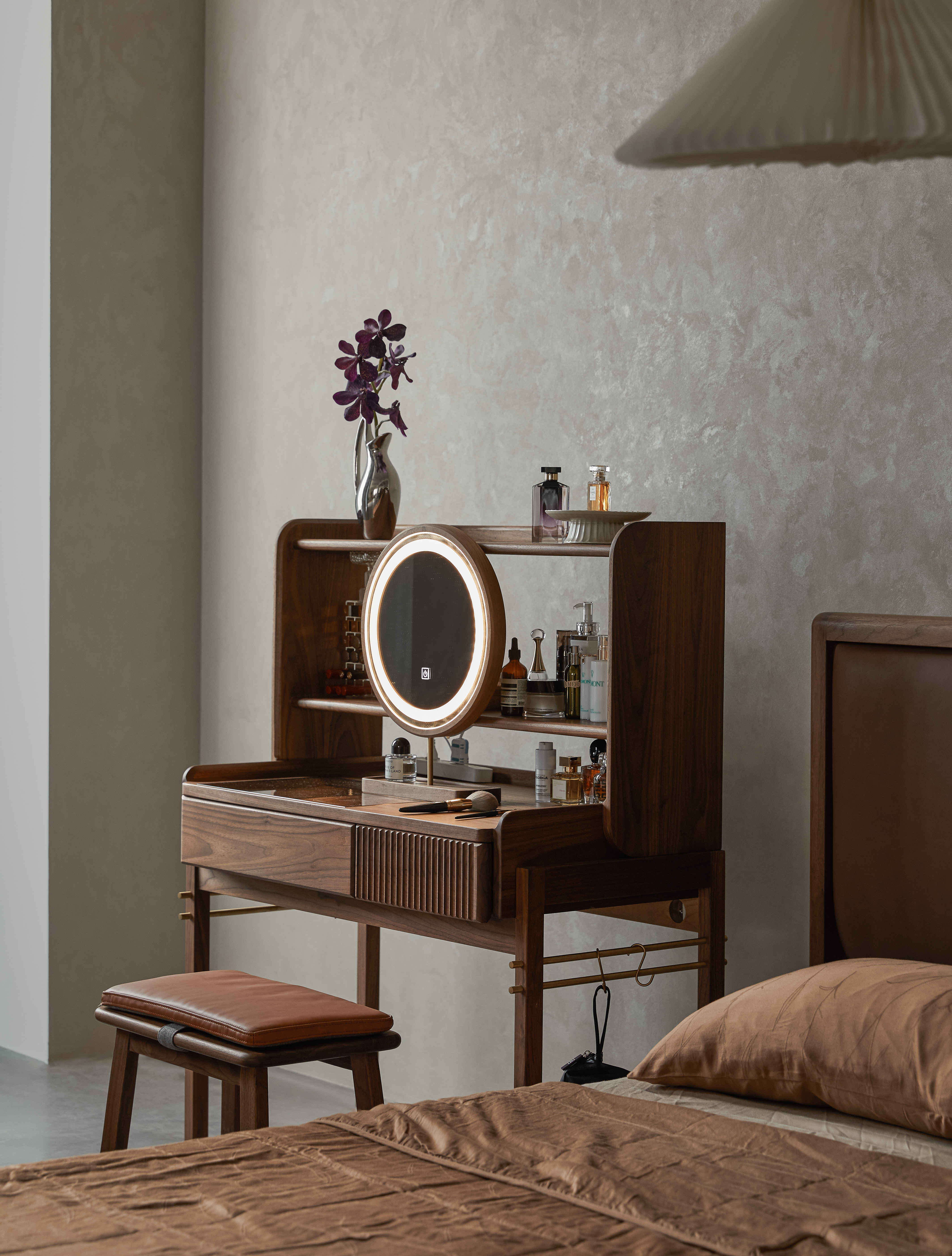 Furniture designer Ren Mengying，