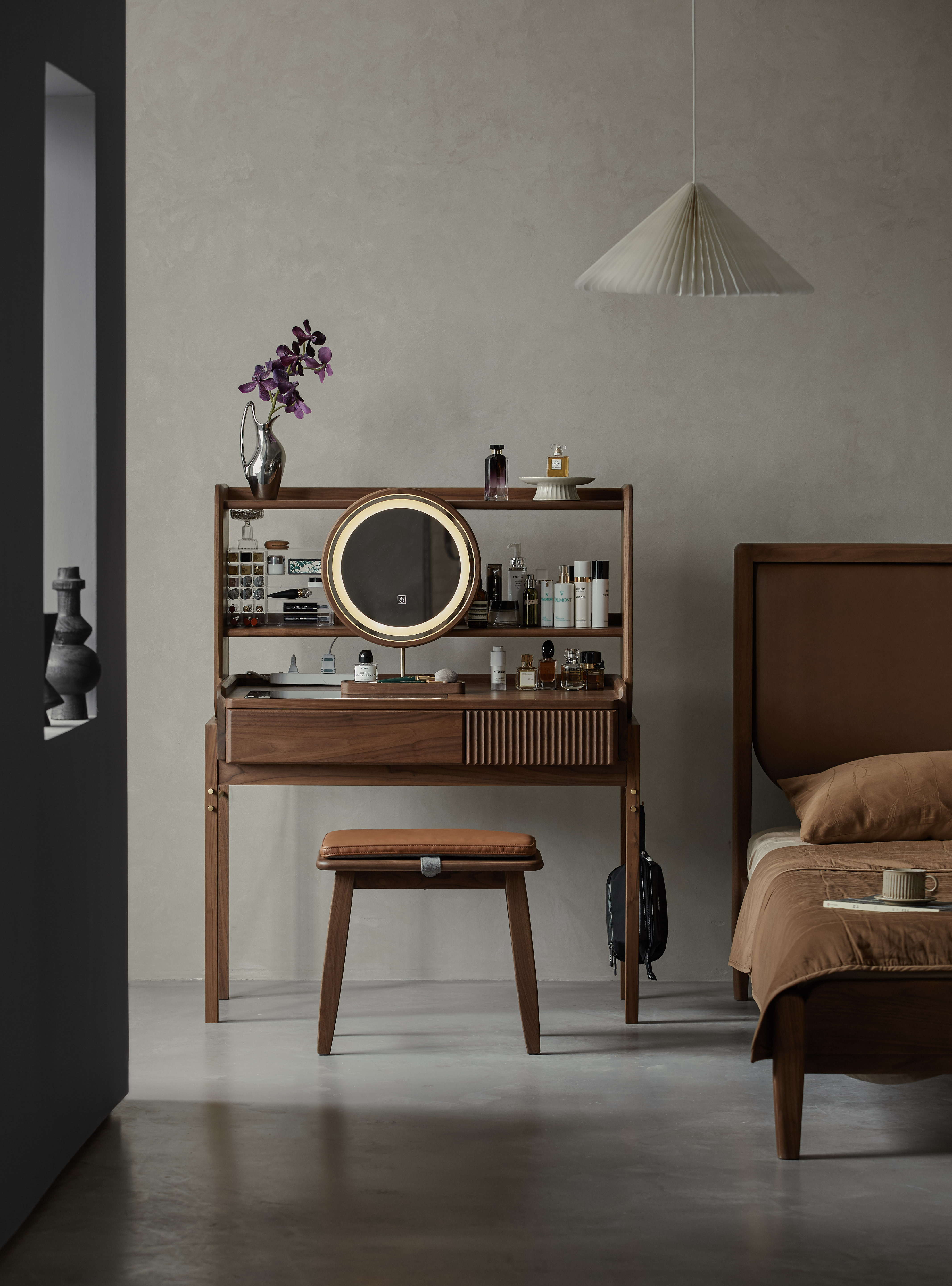 Furniture designer Ren Mengying，