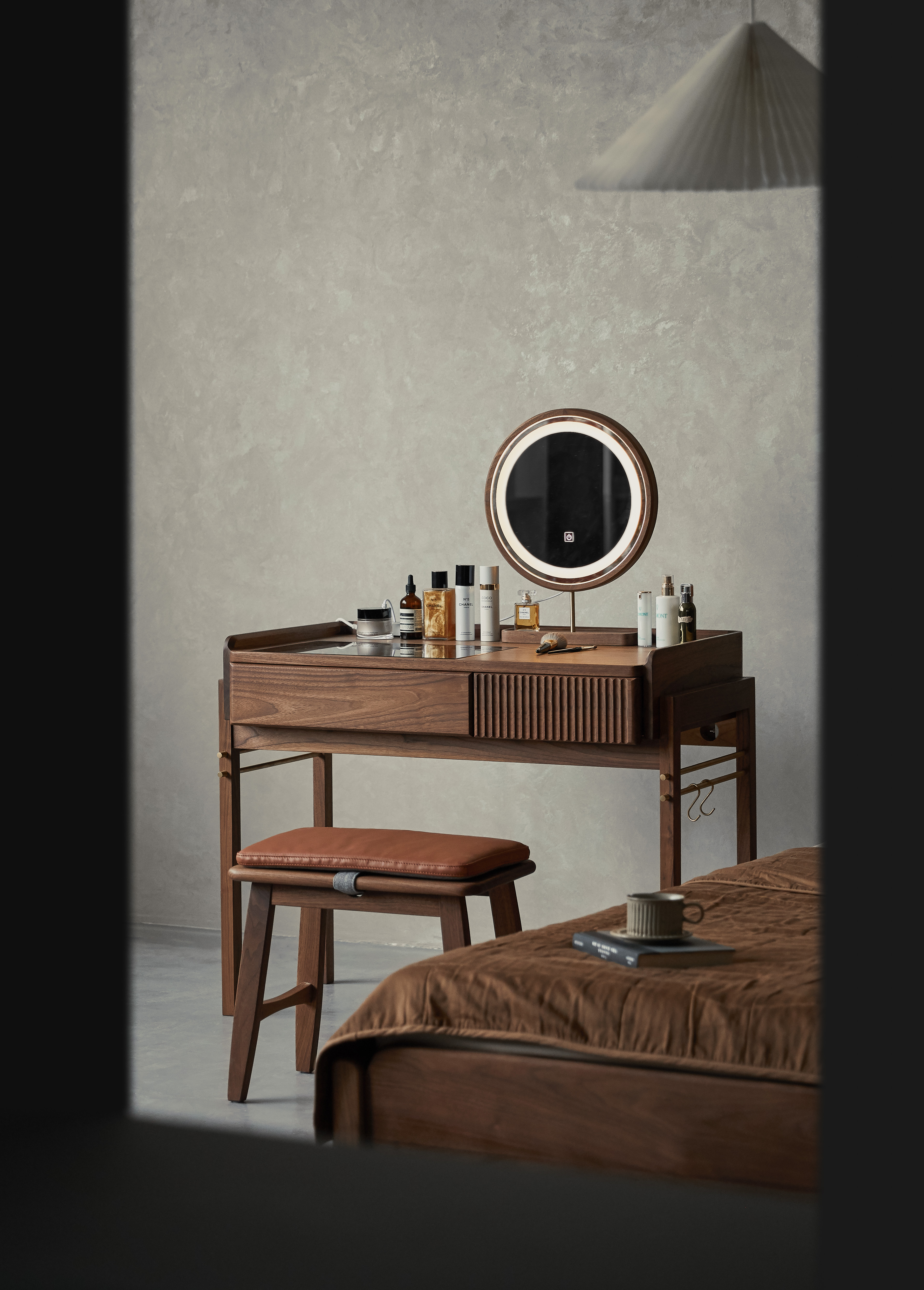 Furniture designer Ren Mengying，