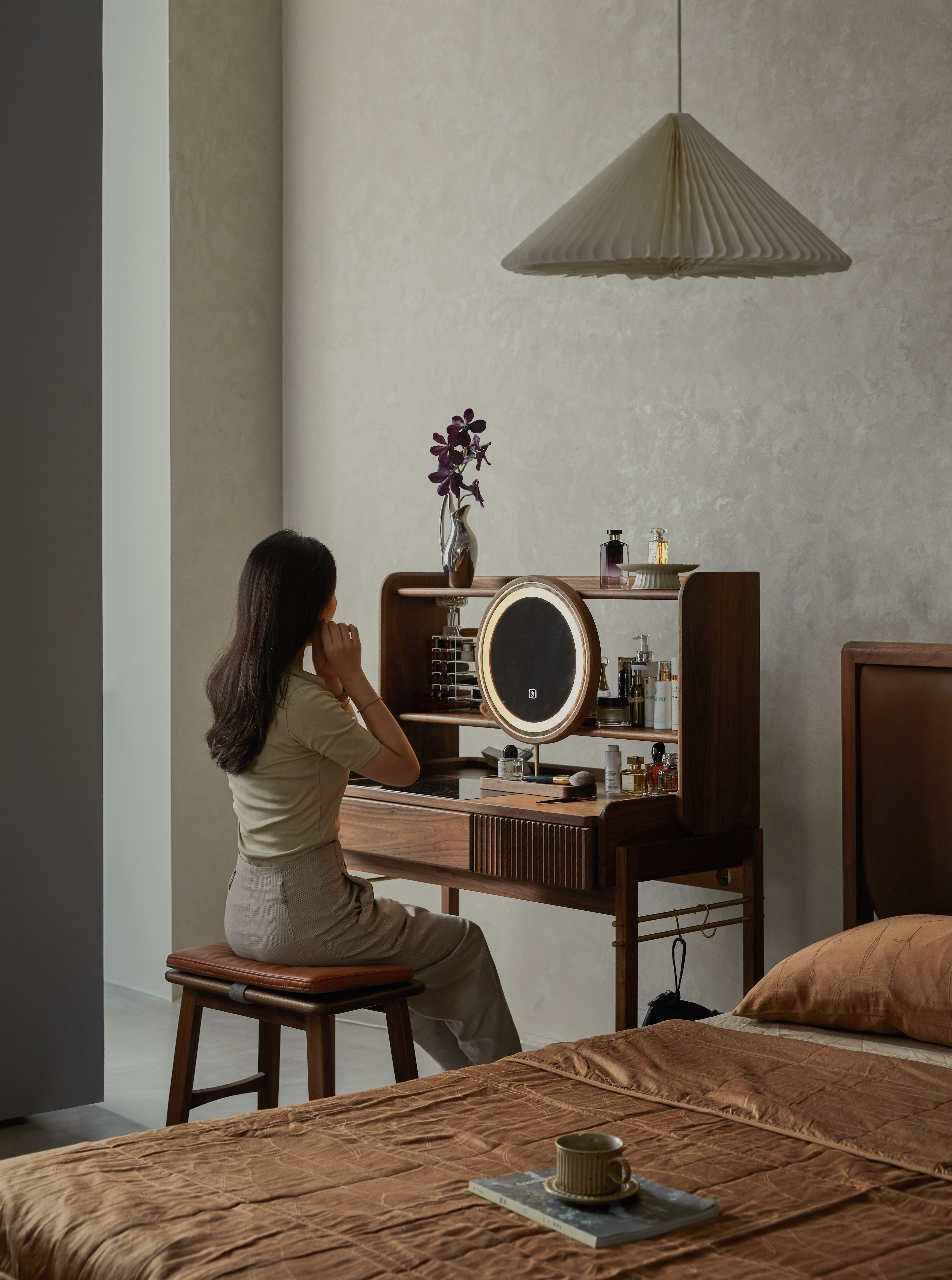 Furniture designer Ren Mengying，