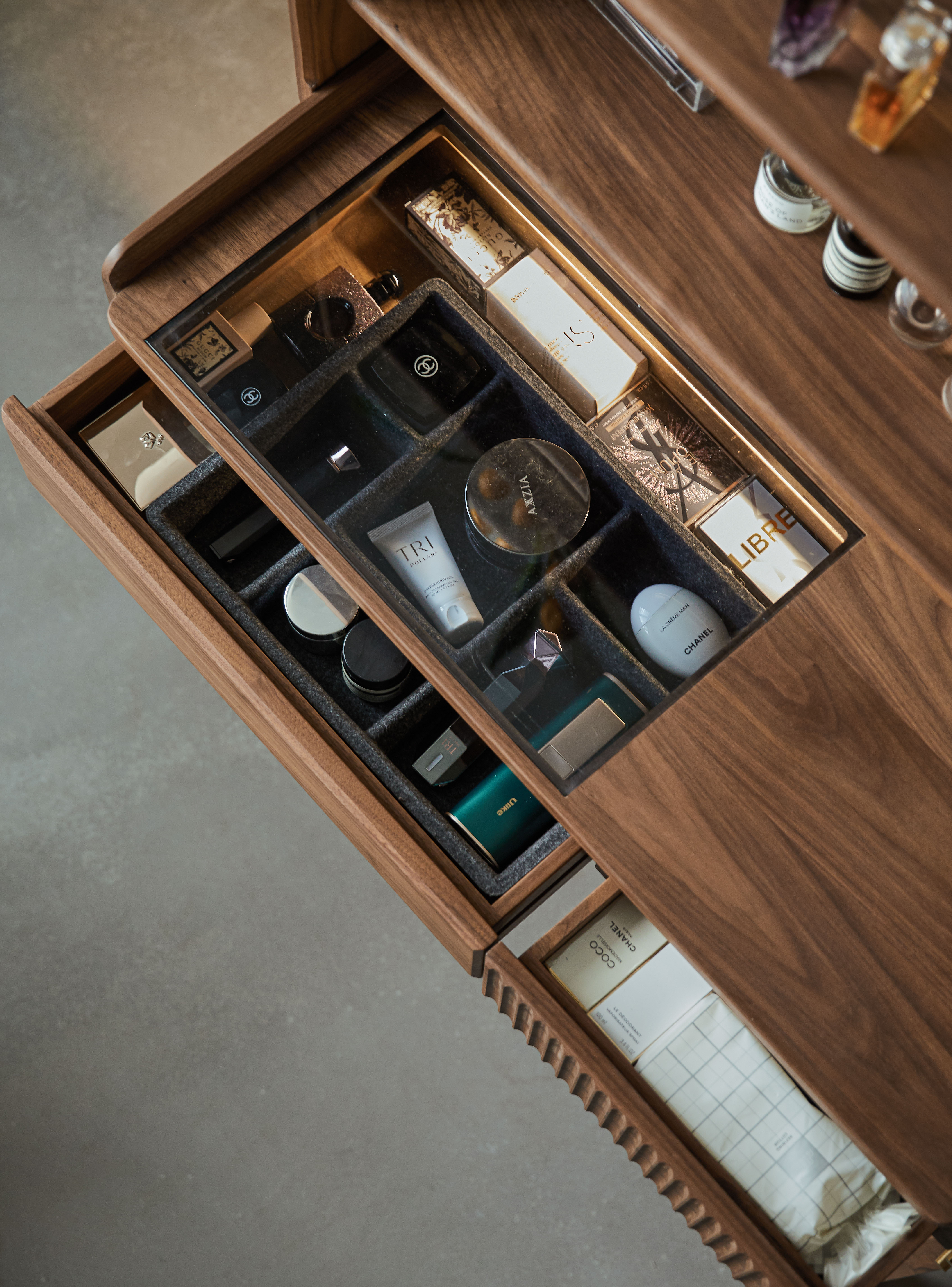 Furniture designer Ren Mengying，