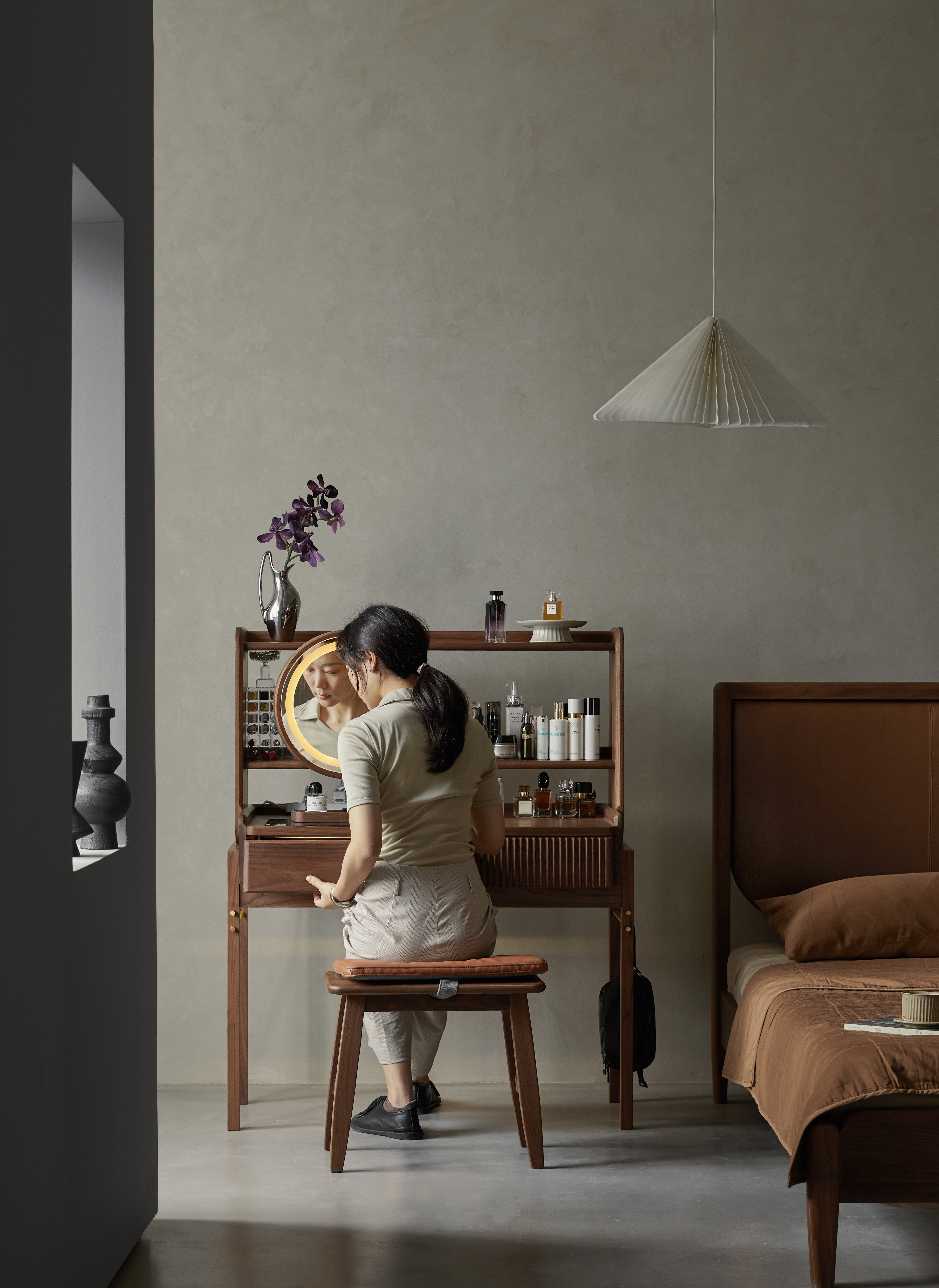 Furniture designer Ren Mengying，