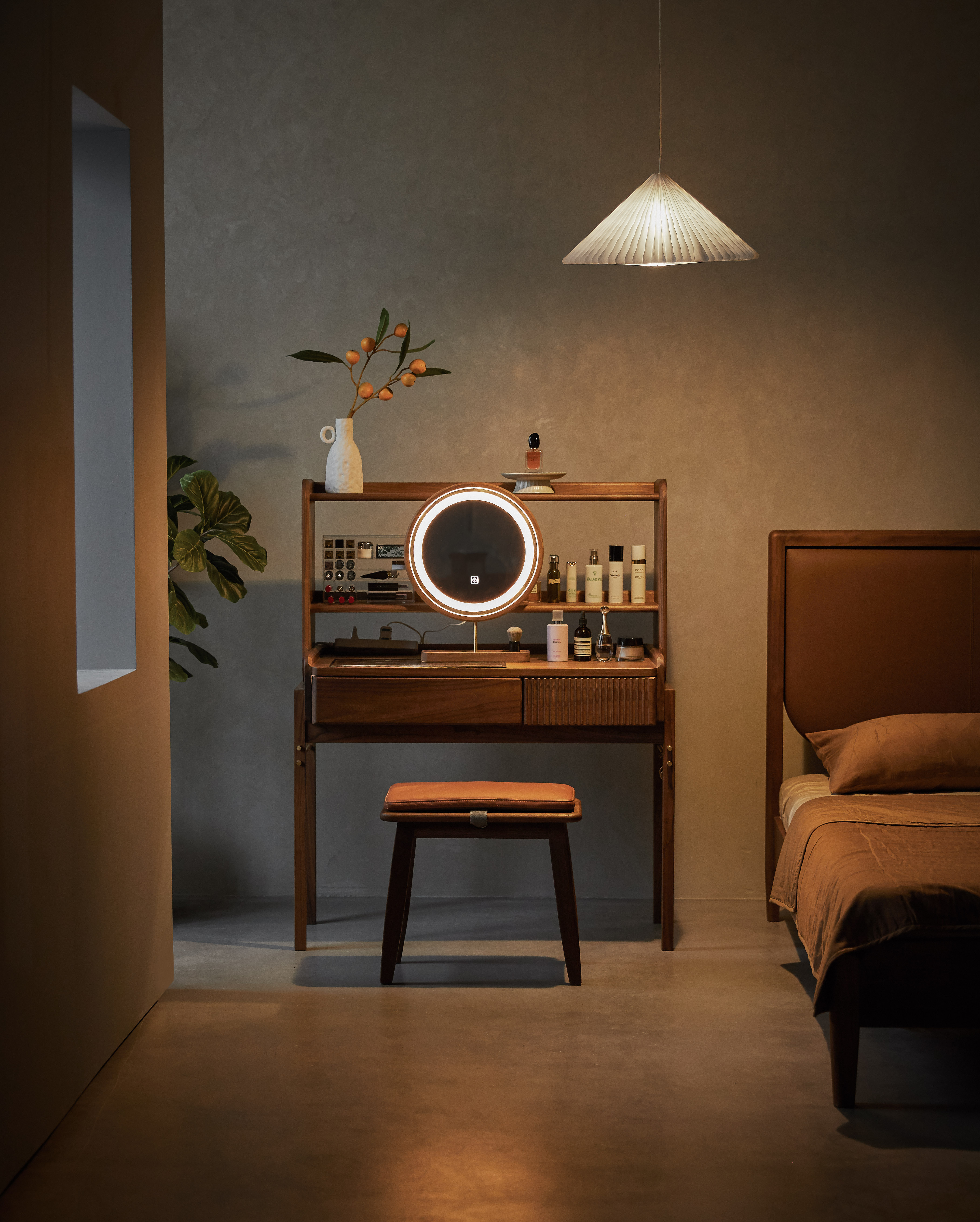 Furniture designer Ren Mengying，