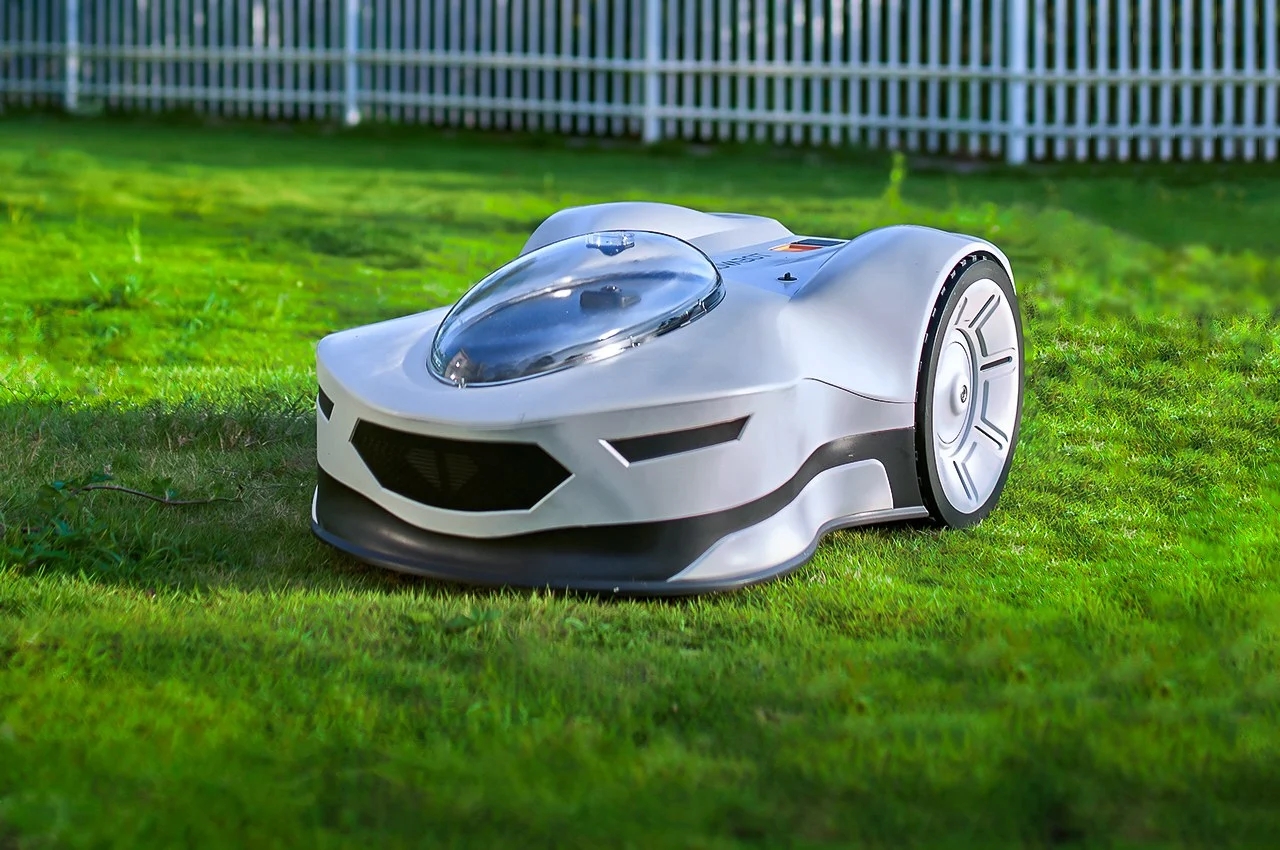 lawn mower，Car shape，Autonomous operation，intelligence，