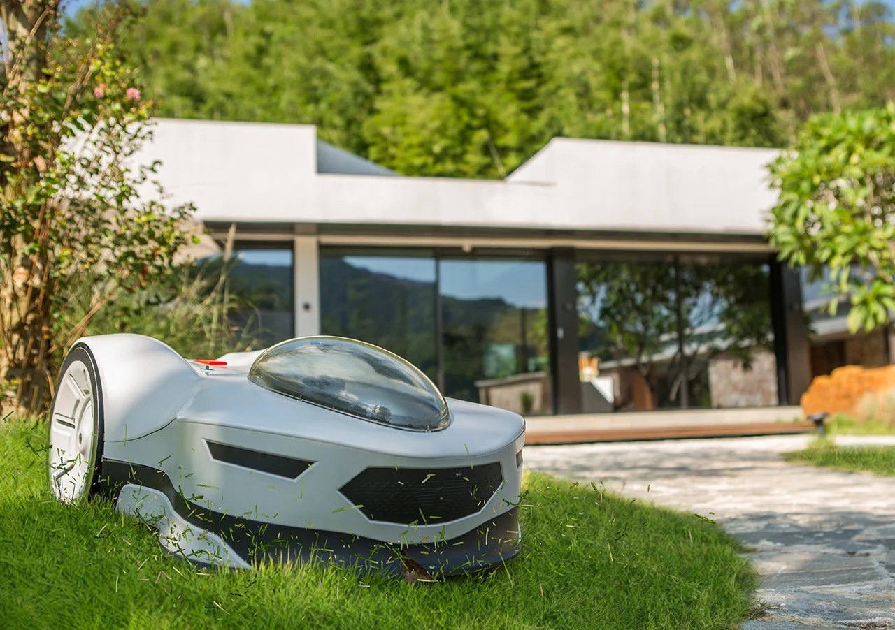 lawn mower，Car shape，Autonomous operation，intelligence，