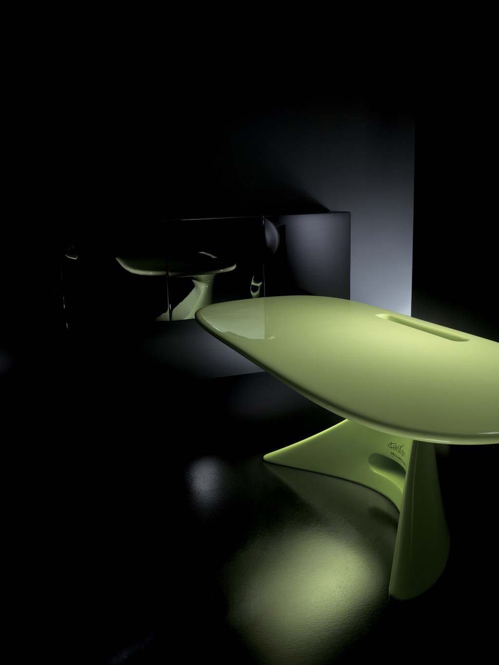 Karim，desk，furniture，
