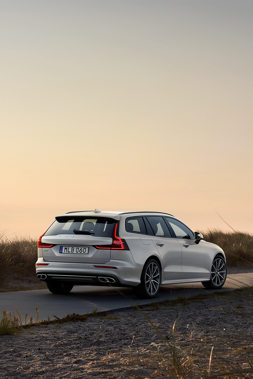 Volvo V60，