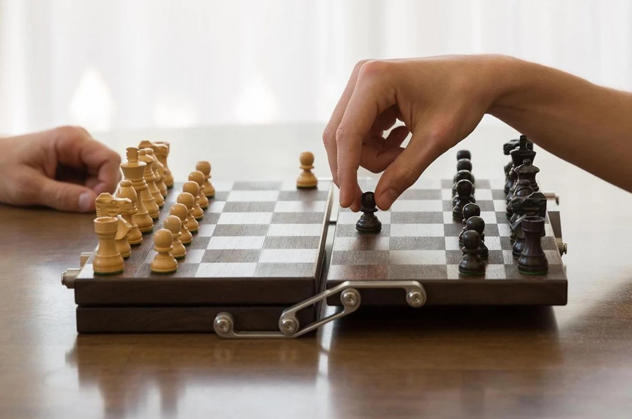 checkerboard，product design，Solid walnut，