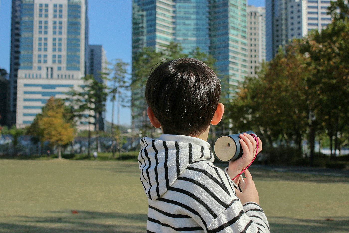 children，outdoors，Conch，