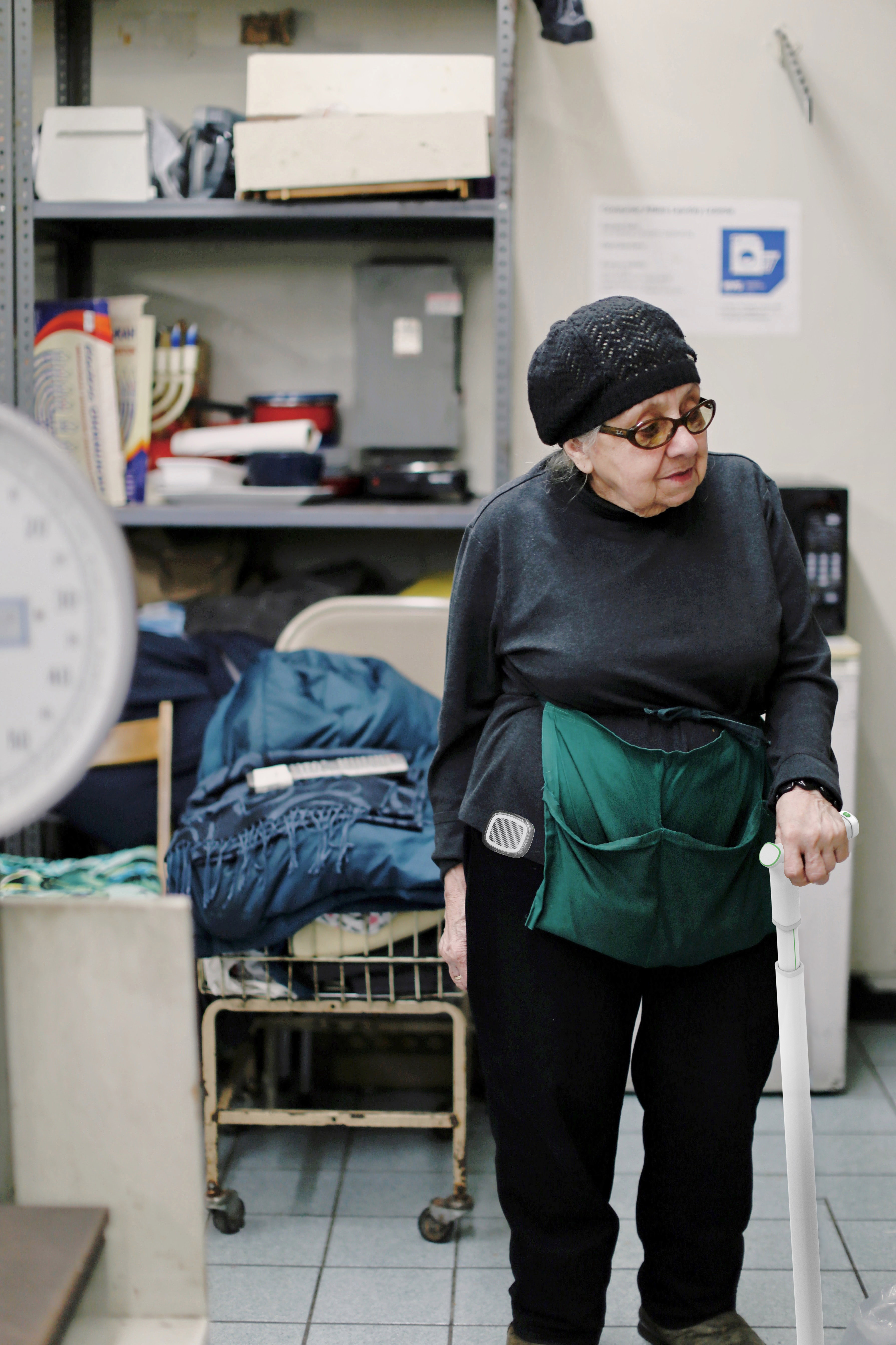 a cane，rehabilitation training，auxiliary，the elderly，Exercise health，Parkinson，old age，