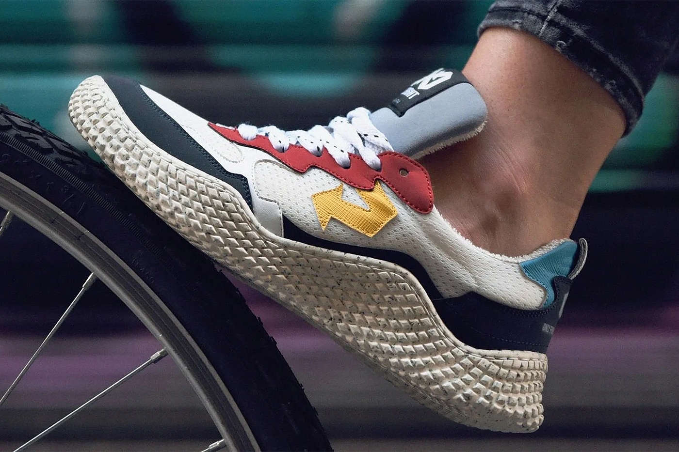 sneakers，Recyclable，Waste recycling，