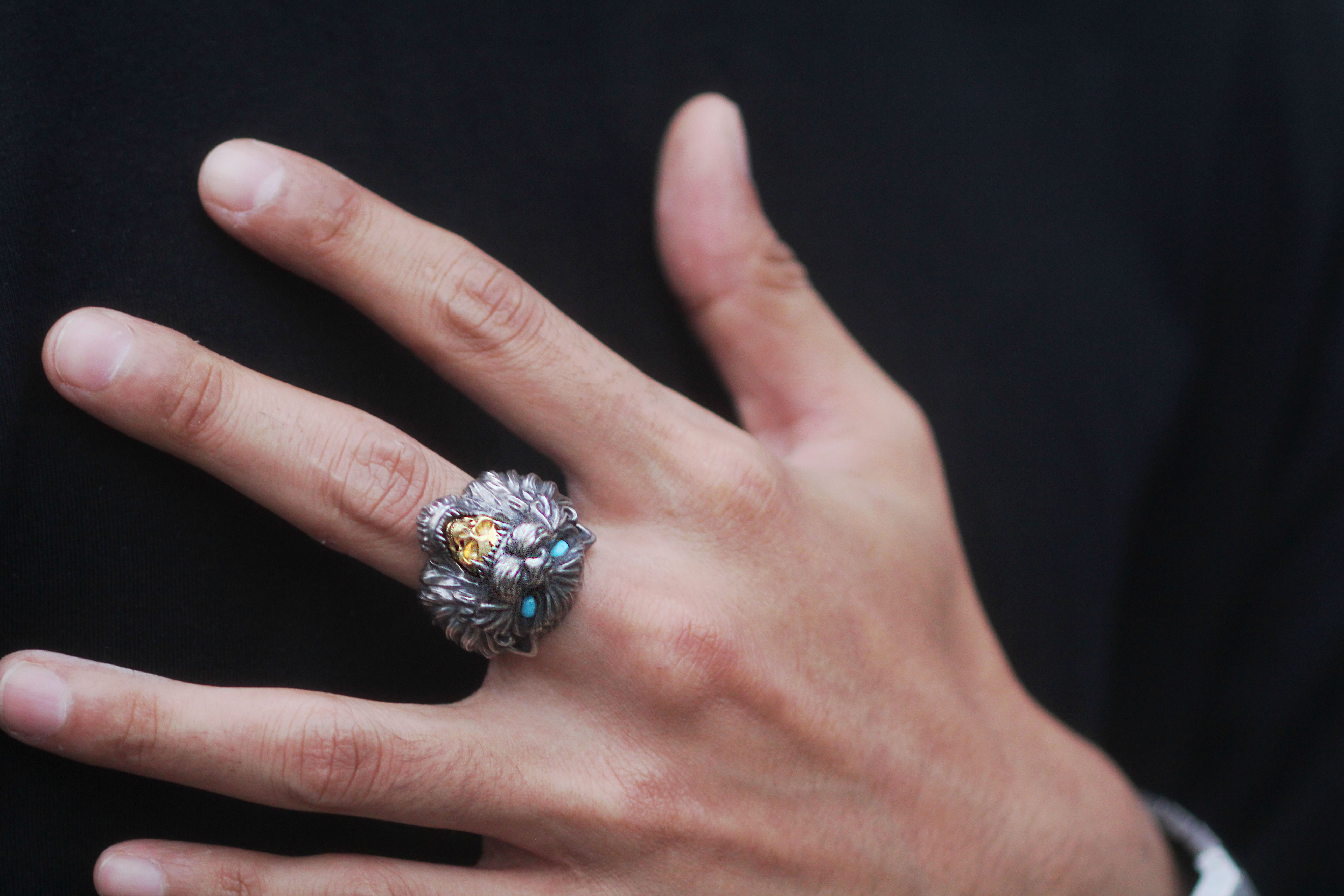 tiger，Silver ornaments，gold-plated，human skeleton，Turquoise，modeling，Render，Zbrush，