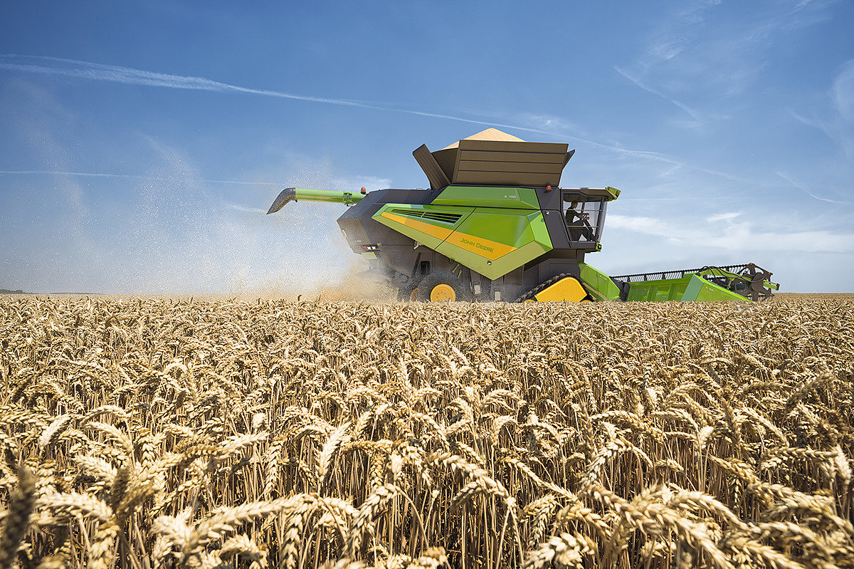 industrial design，vehicle，agricultural machinery，Harvester，