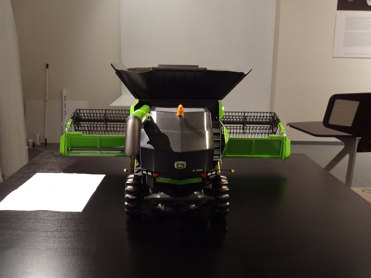 industrial design，vehicle，agricultural machinery，Harvester，