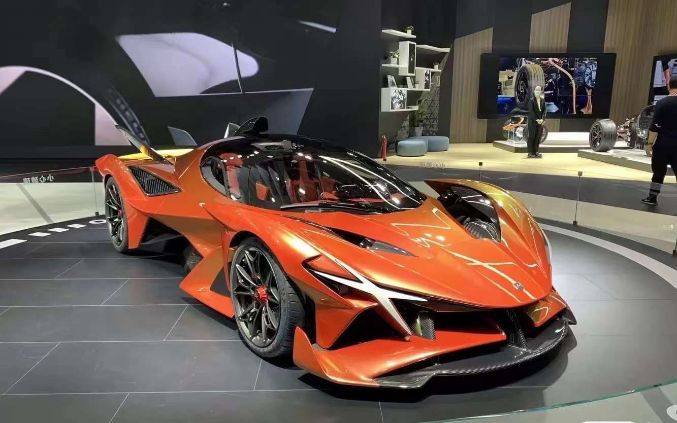 Hand drawn car，product design，industrial design，Hand drawn product design，Hand drawn industrial design，Hand drawn automobile design，Two dimensional rendering，conceptual design，