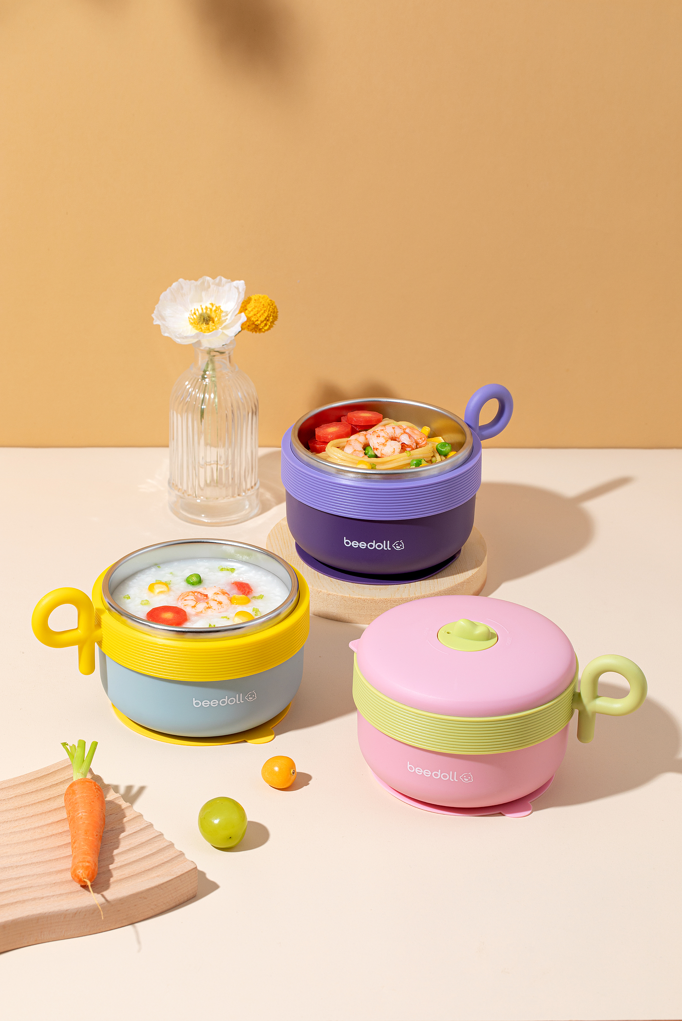 children，water flooding，Heat preservation bowl，having dinner，