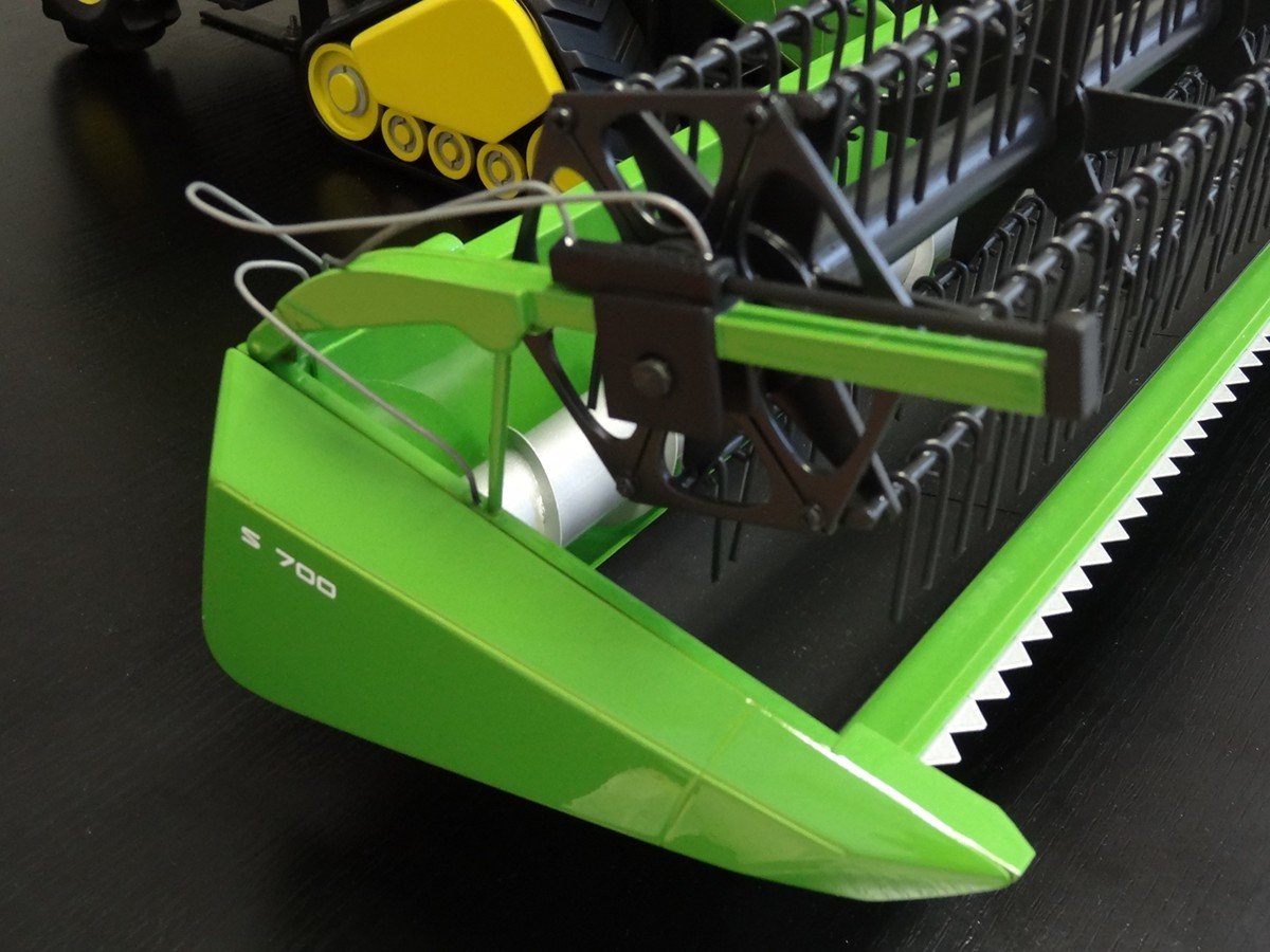 industrial design，vehicle，agricultural machinery，Harvester，