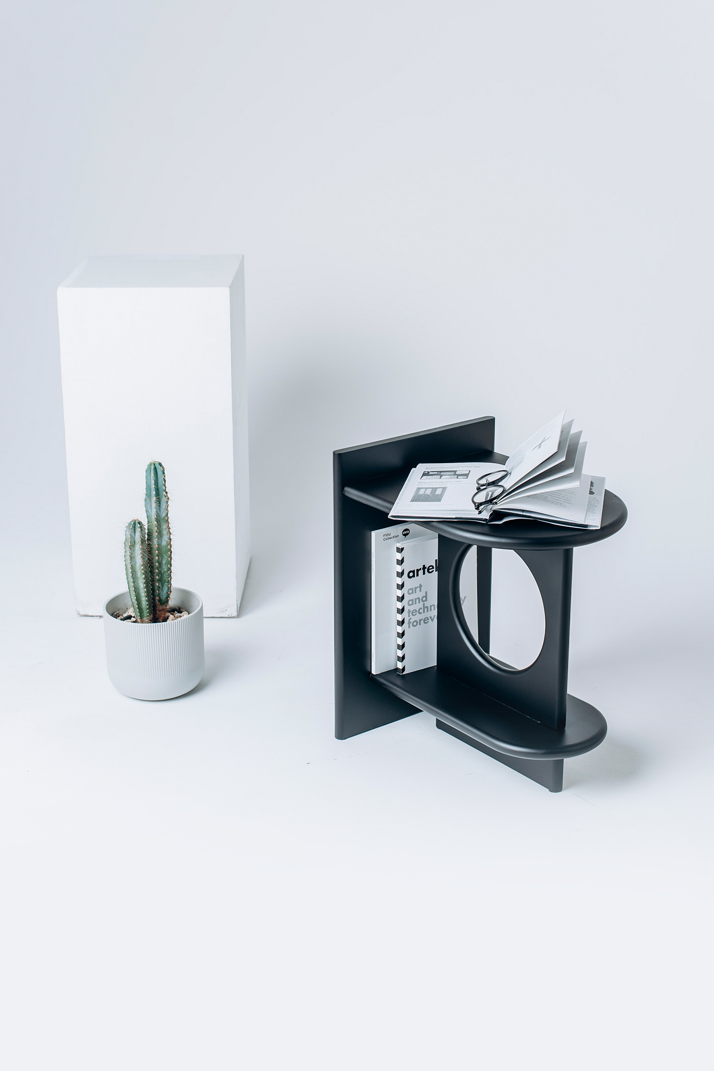 design model，Natural wood，product design，Multifunctional side table，