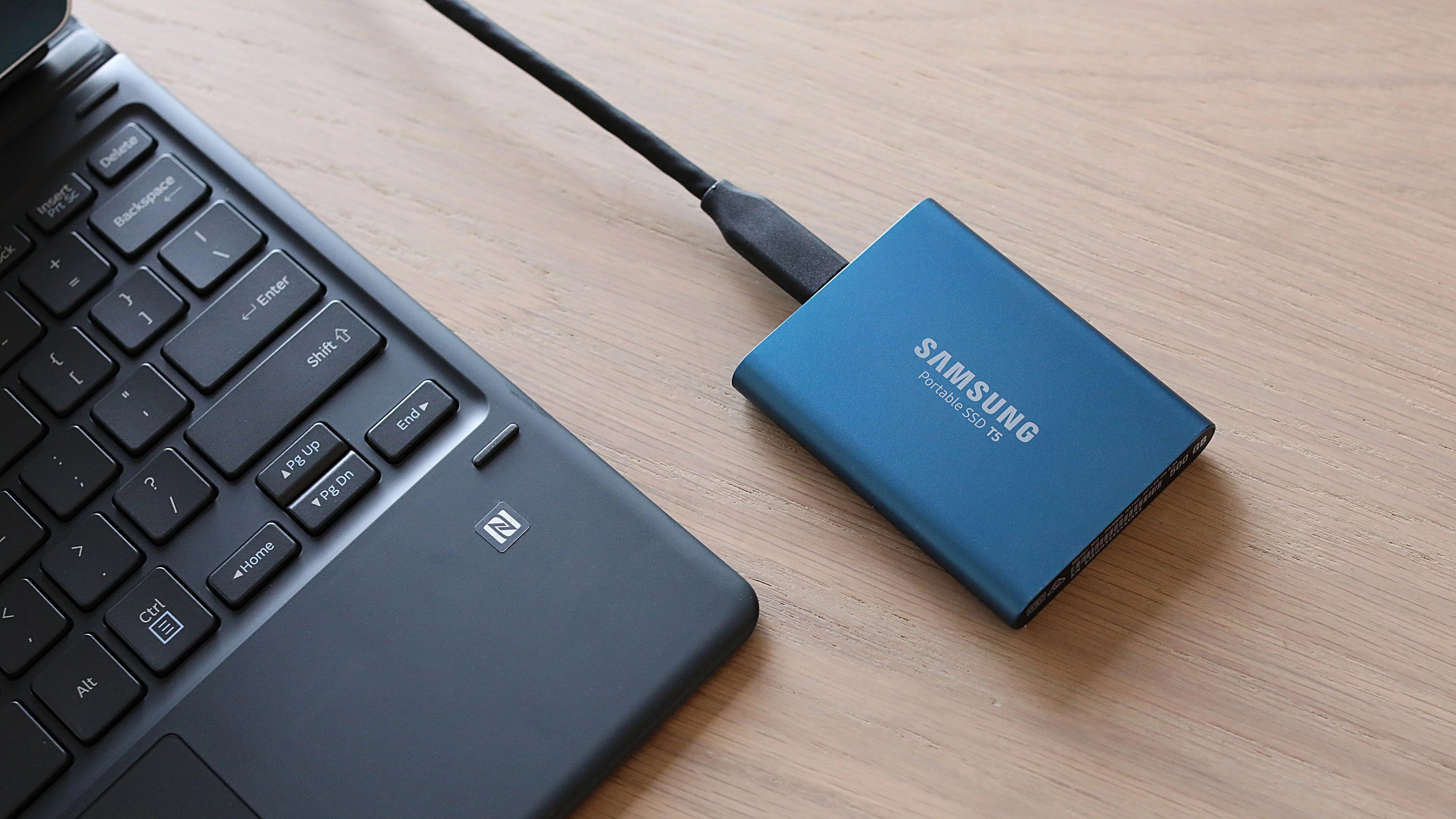 portable ssd t别看很小巧,里面装的可是大数据哦!