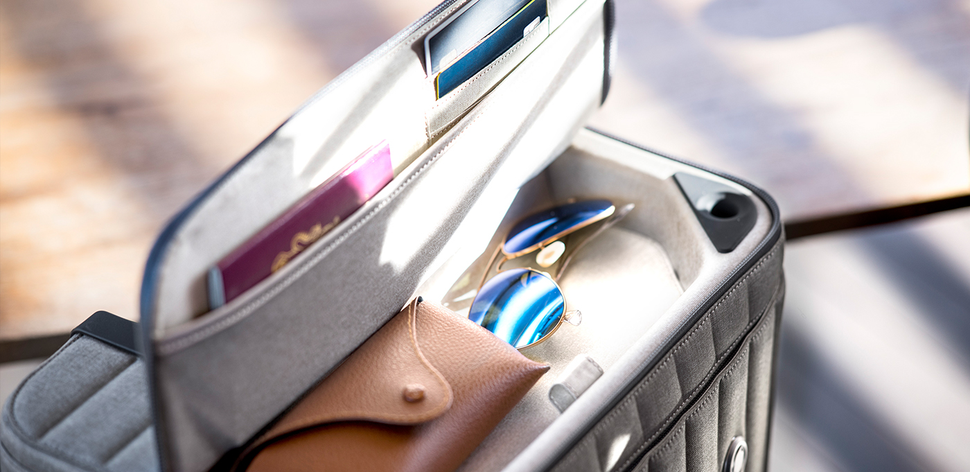 Receive，case，travel，to work in an office，charge，suitcase，