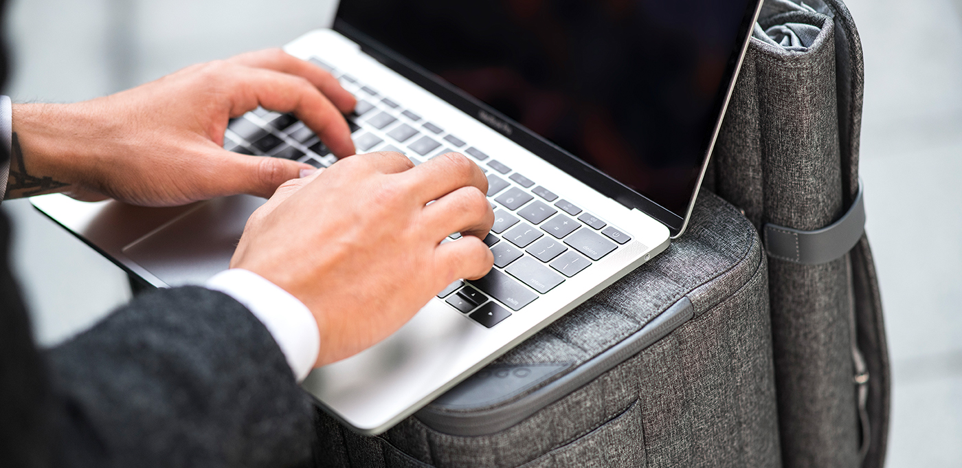 Receive，case，travel，to work in an office，charge，suitcase，