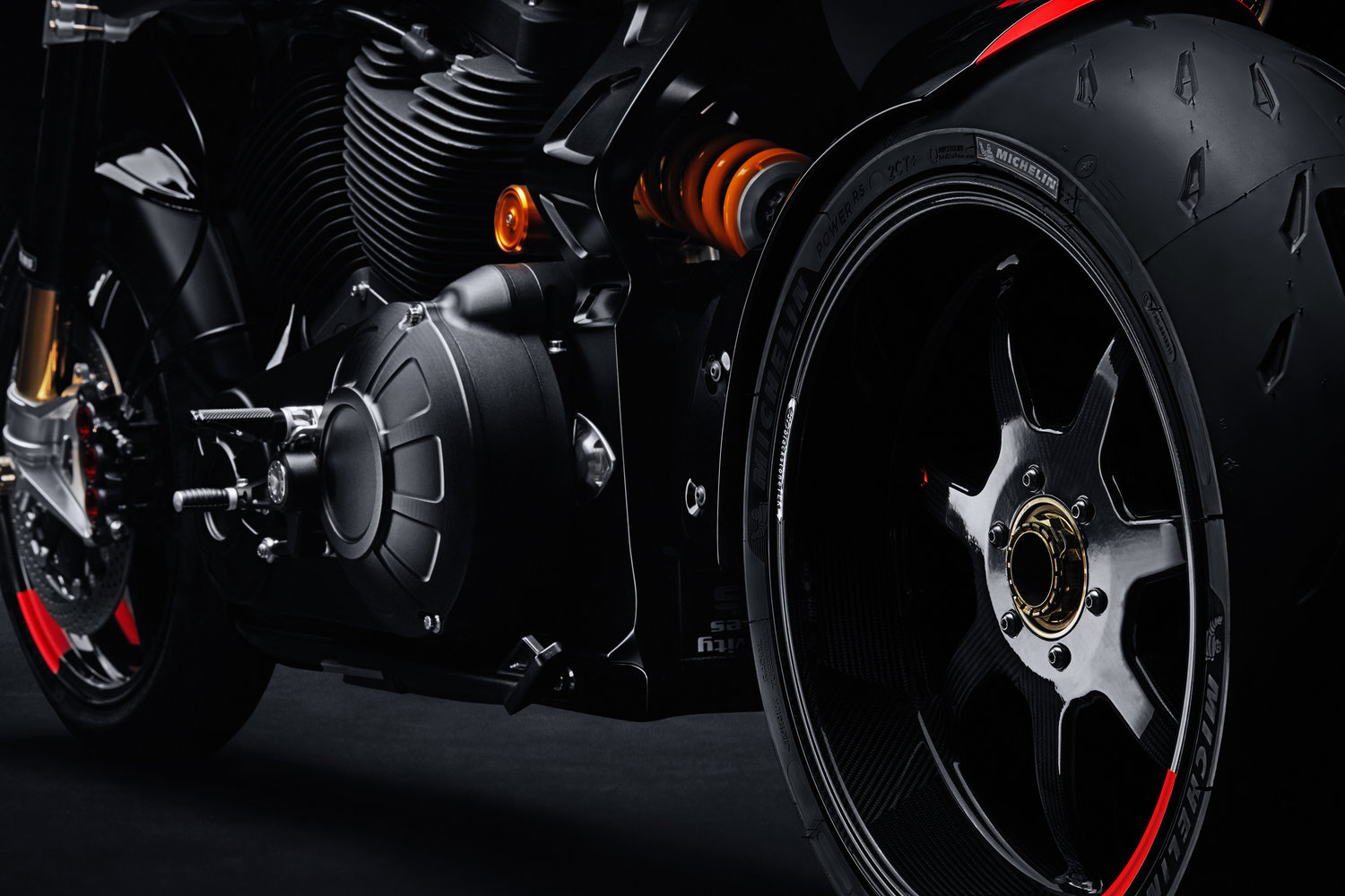 motorcycle，outdoors，Travel，arch，