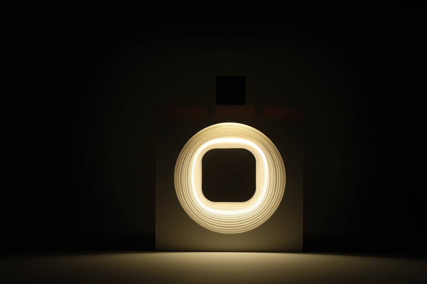 woodiness，lamps and lanterns，Light source movable，concise，magnet，