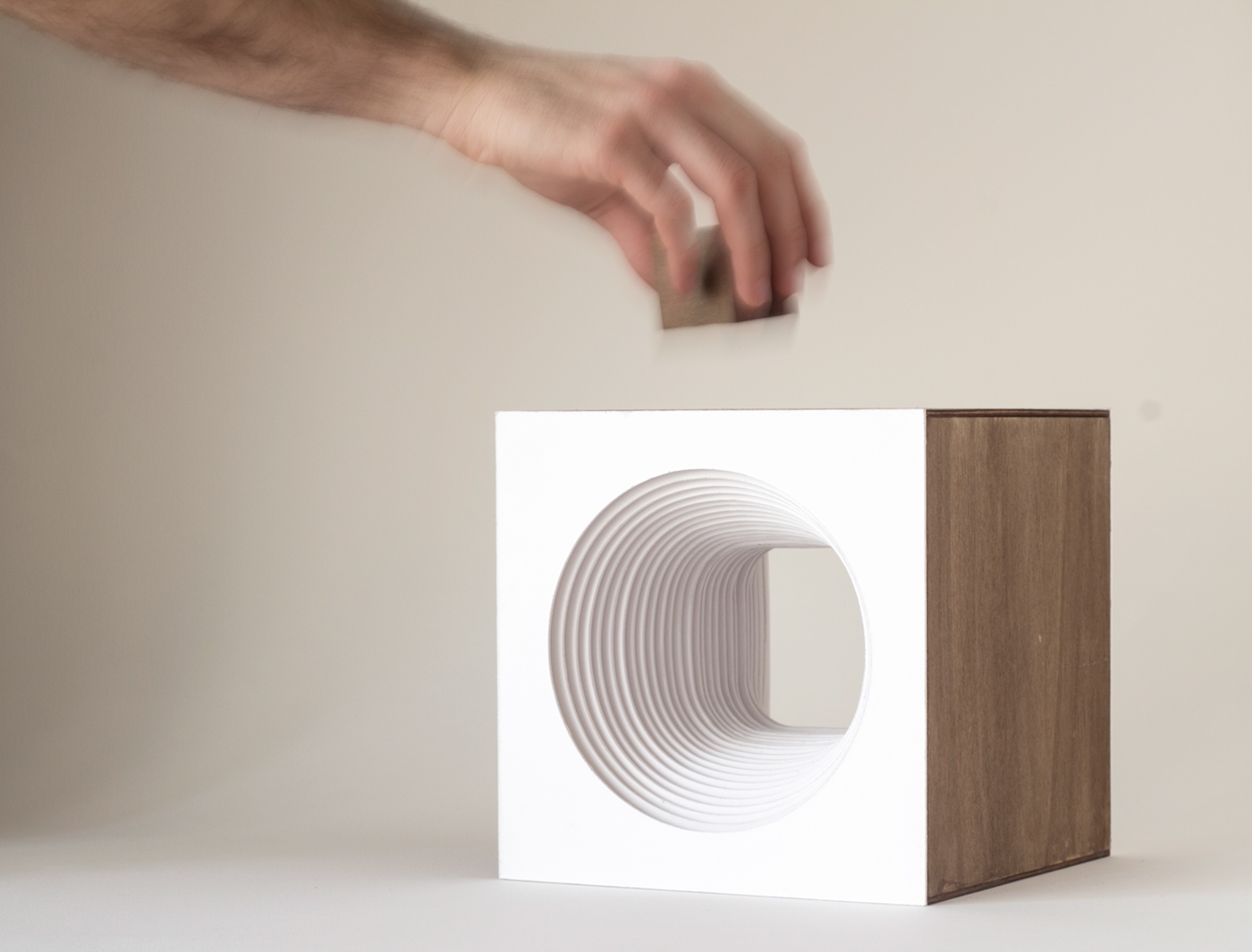 woodiness，lamps and lanterns，Light source movable，concise，magnet，