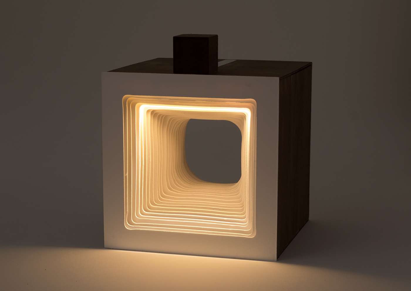 woodiness，lamps and lanterns，Light source movable，concise，magnet，