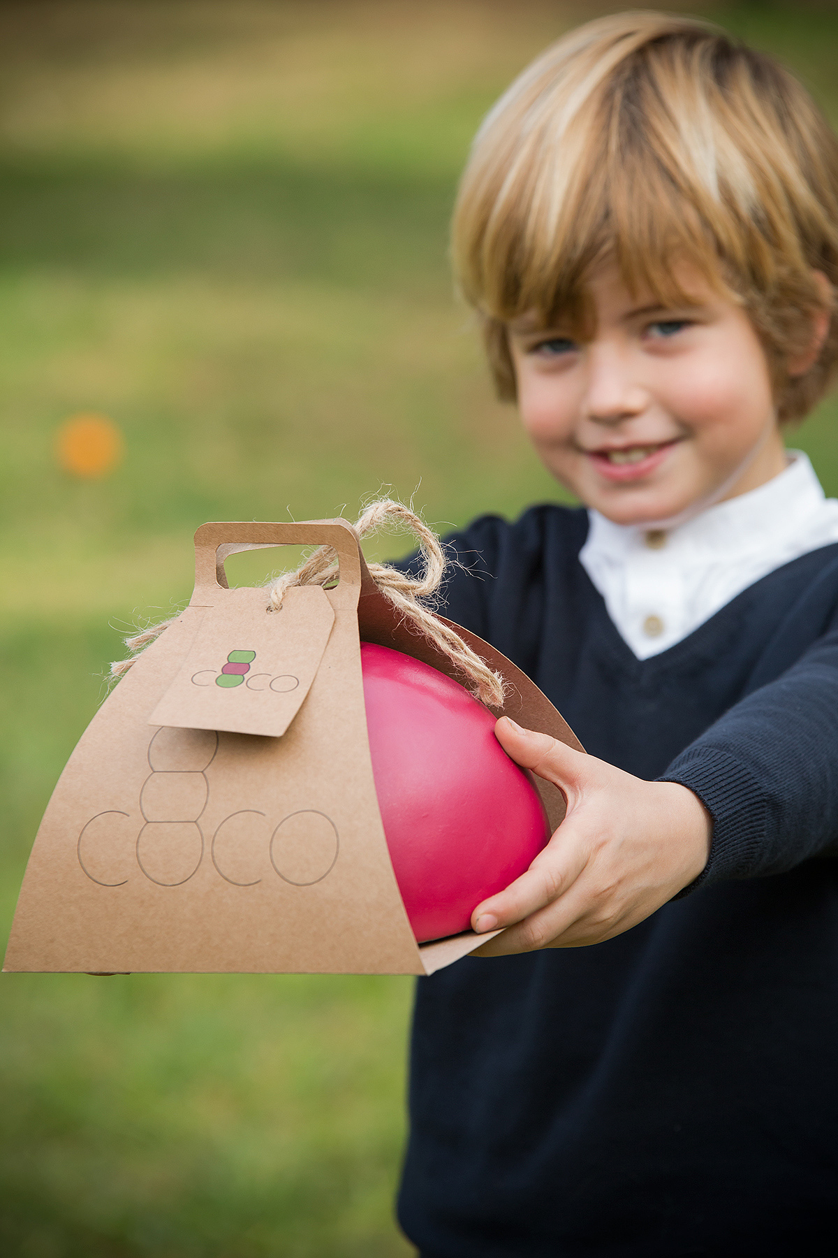 children，interaction，Toys，Hat，packing，