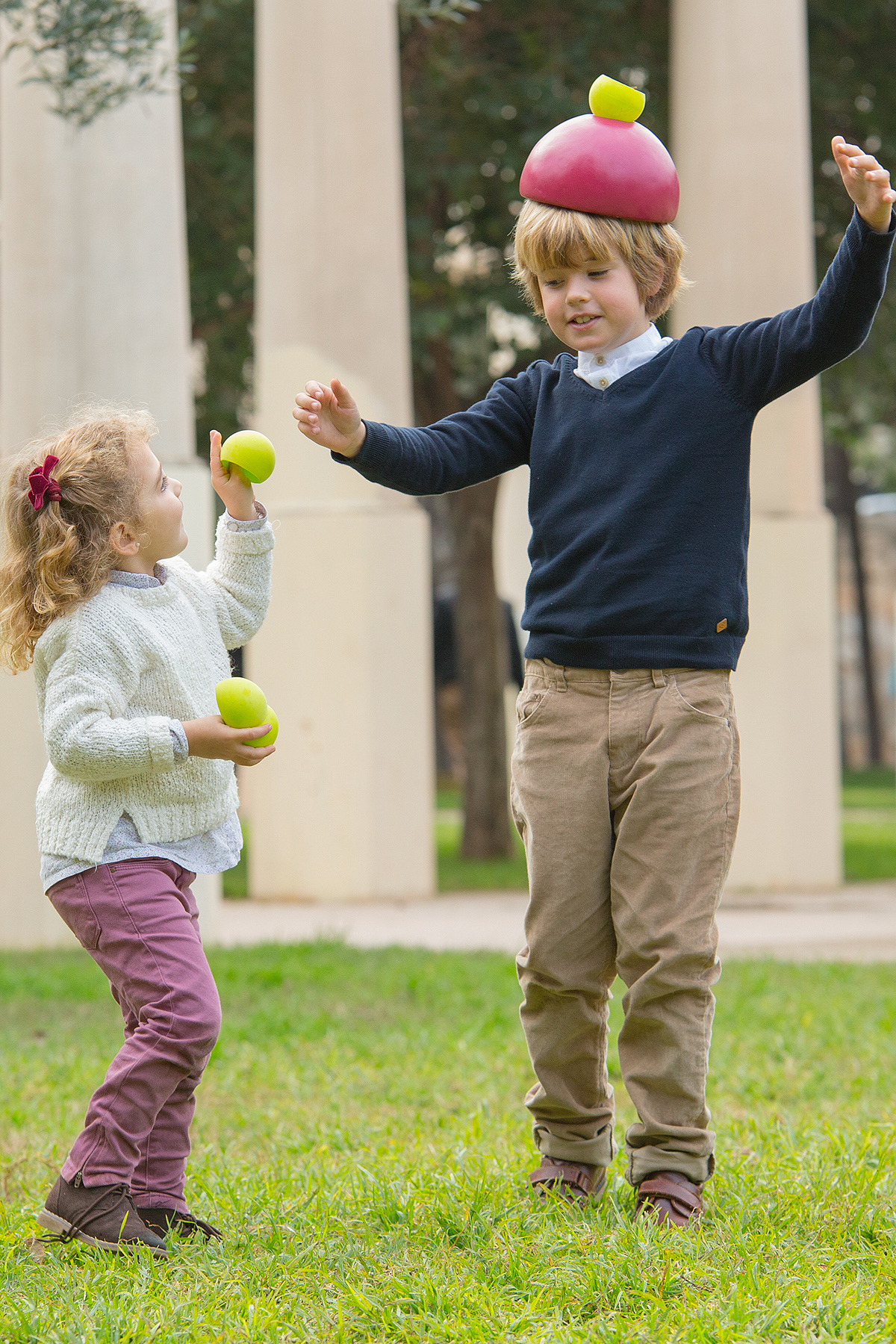 children，interaction，Toys，Hat，packing，