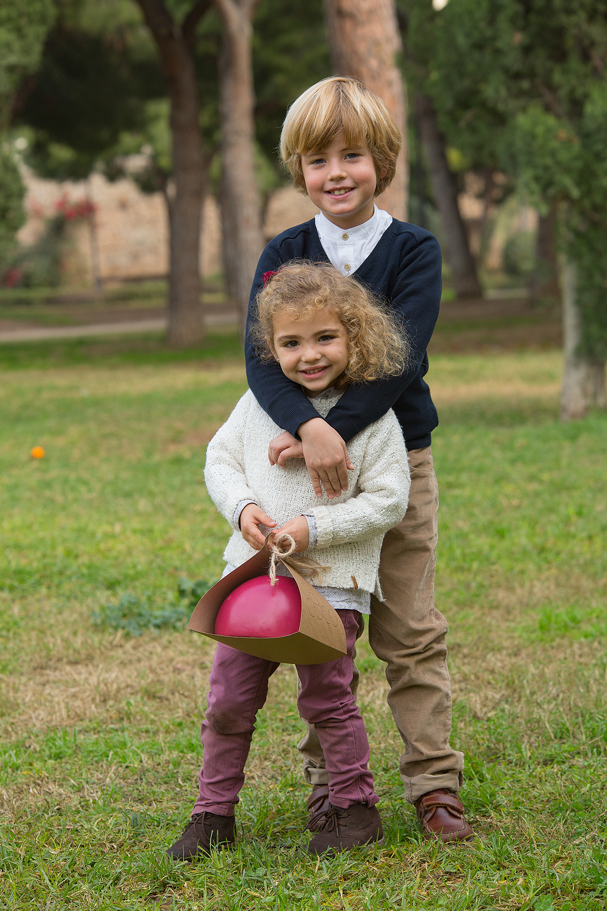 children，interaction，Toys，Hat，packing，