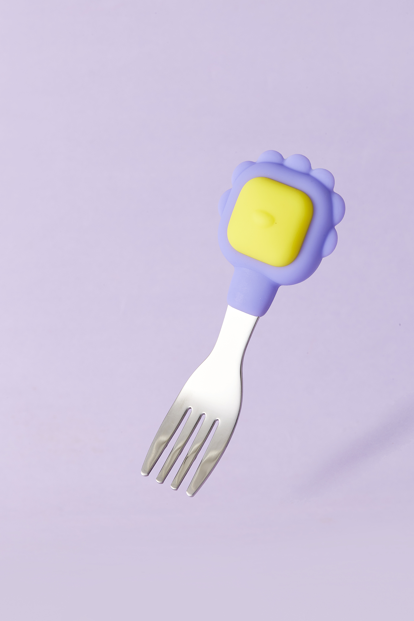 children，stainless steel，Fork spoon，having dinner，Mother and baby，