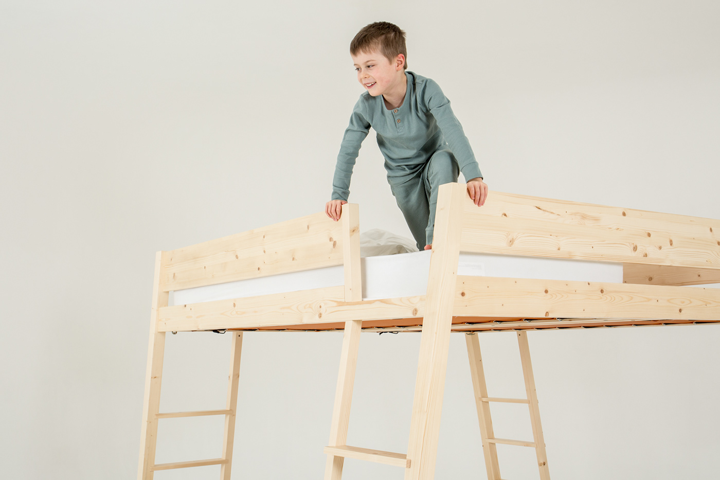 Bed，stairs，Wooden bed，imagine，