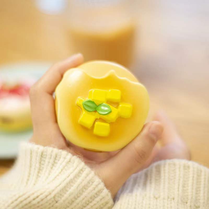 Daimeng boflei small cake warm hand charging treasure，