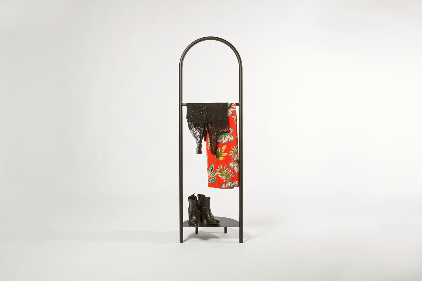 coat hanger，black，simple，steel，practical，