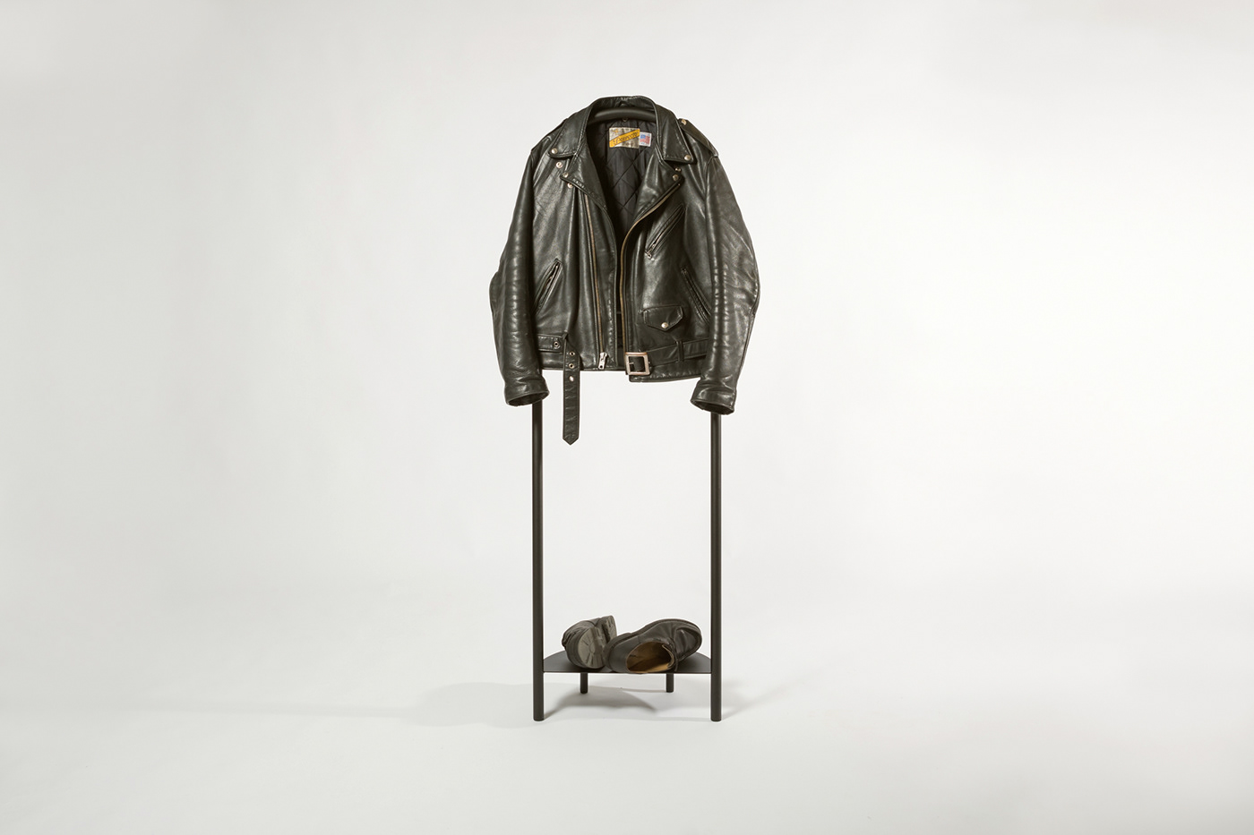 coat hanger，black，simple，steel，practical，