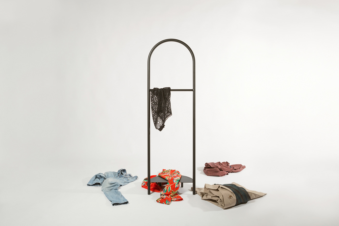 coat hanger，black，simple，steel，practical，