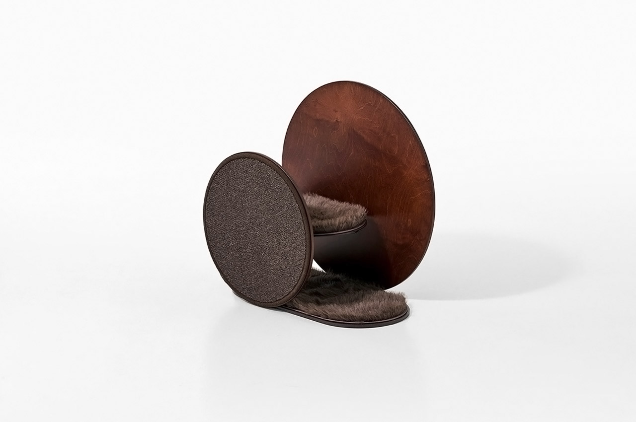 Cat scratch board，wooden ，Interesting，the republic of korea，