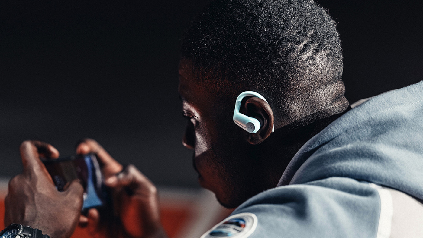 industrial design，Bluetooth headset，Wireless charging，Ear hanging type earphone，3C digital，Cloud nest，Designed，NOT，