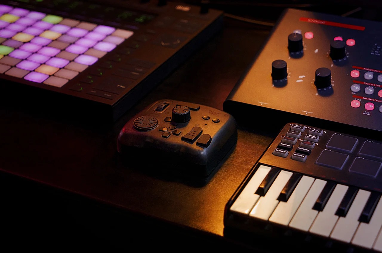 Suitcase Technology，TourBox Elite，Wireless controller，