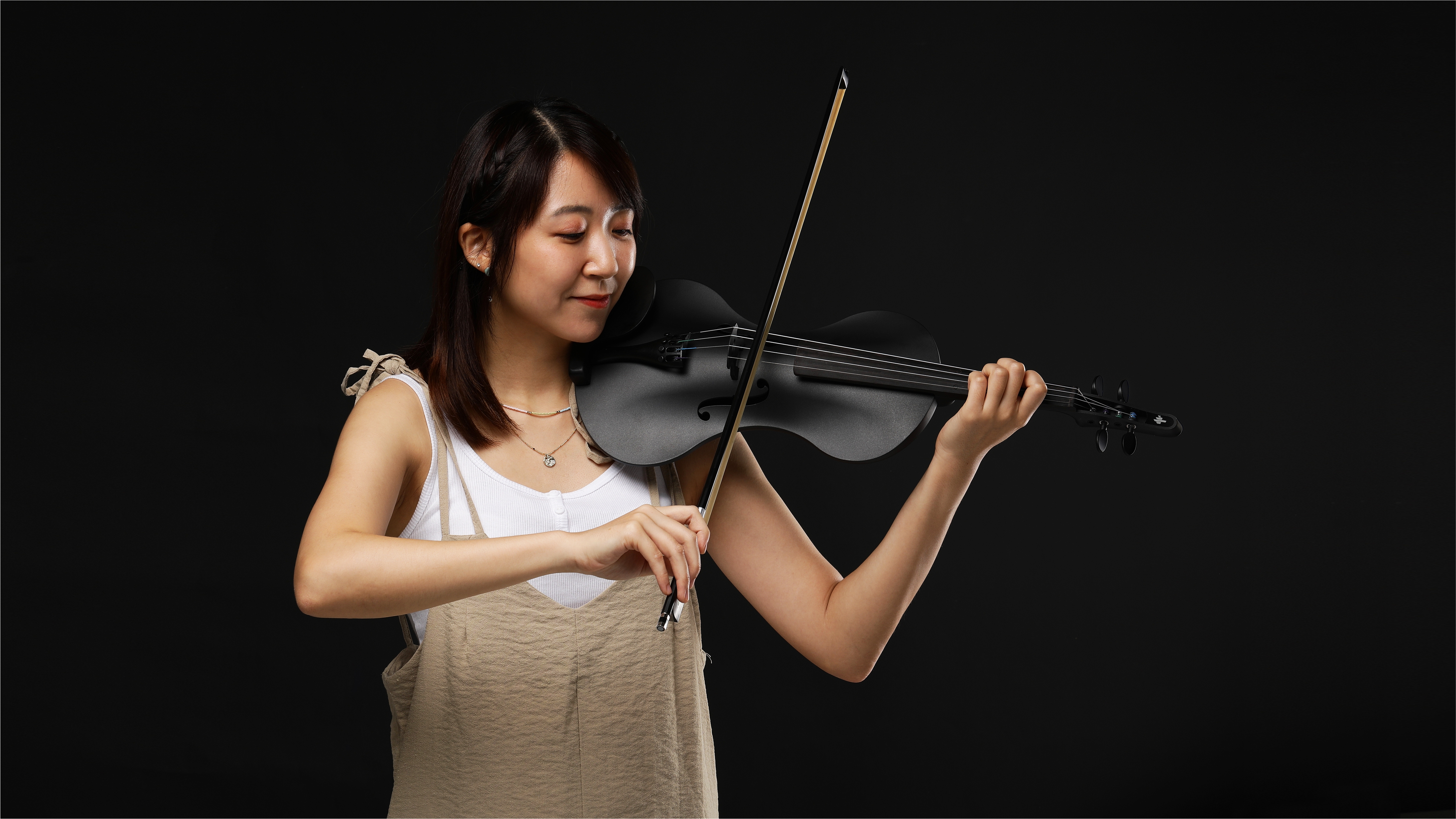 carbon fibre，violin，James，Musical Instruments，Native musical instrument，Gold Award for contemporary good design，Golden dot design，China design intelligent manufacturing Award，