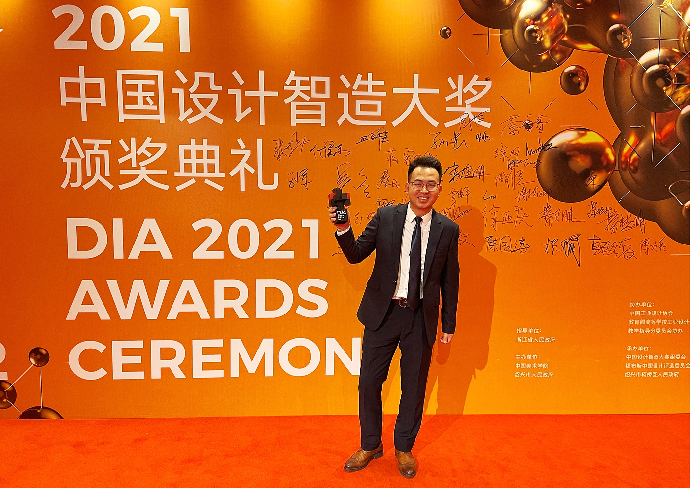 carbon fibre，violin，James，Musical Instruments，Native musical instrument，Gold Award for contemporary good design，Golden dot design，China design intelligent manufacturing Award，
