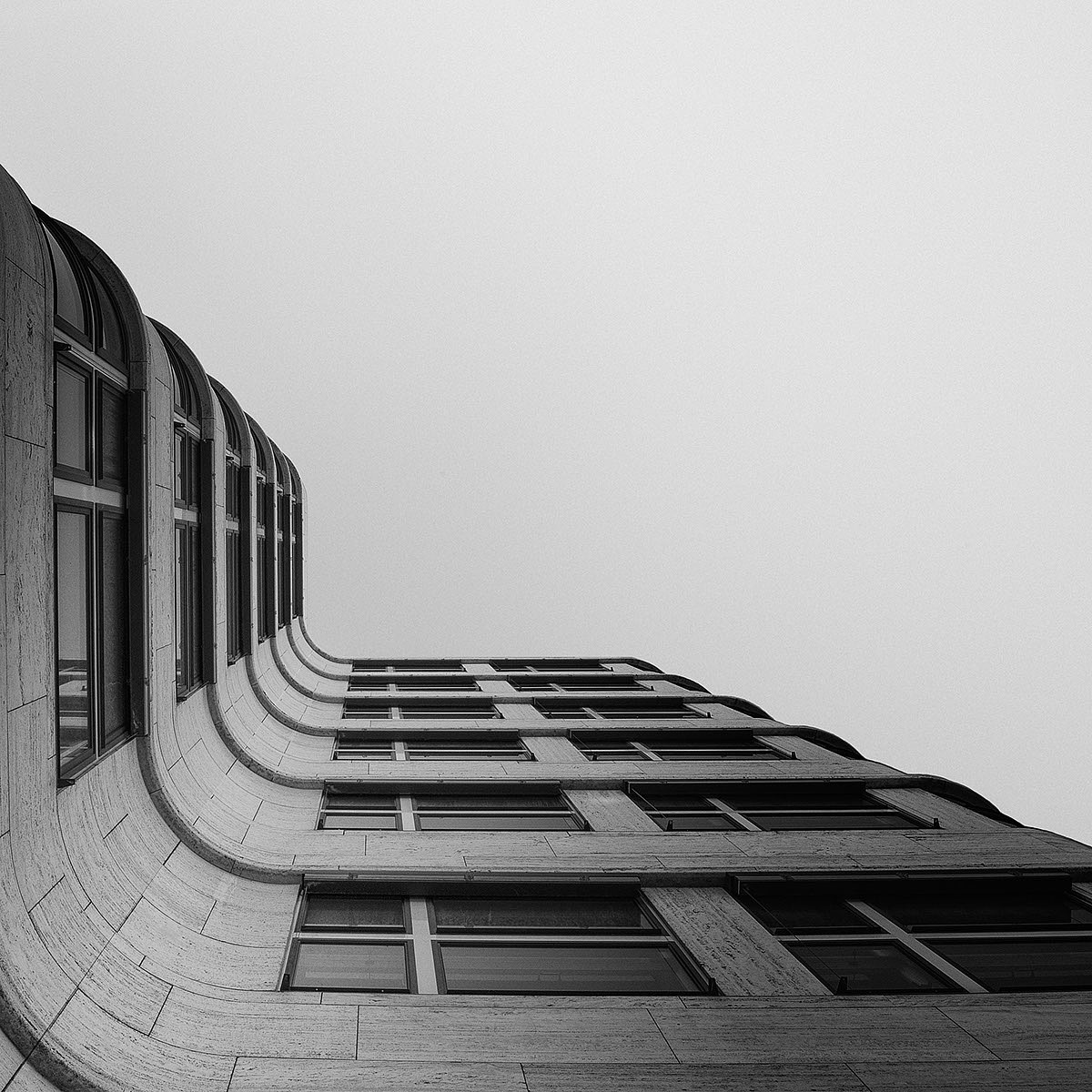 building，Black and white version，gaze，concrete，