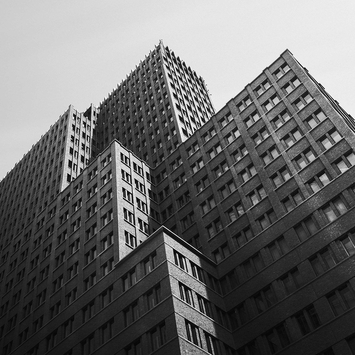 building，Black and white version，gaze，concrete，