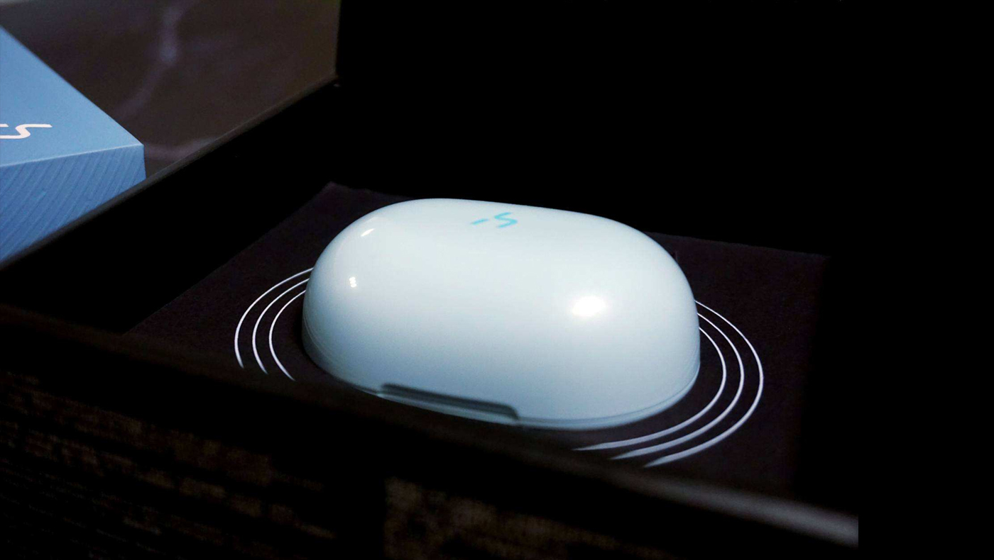 industrial design，Bluetooth headset，Wireless charging，Ear hanging type earphone，3C digital，Cloud nest，Designed，NOT，